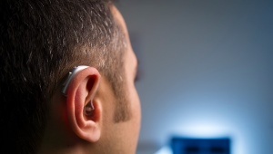 Hörverstärker: Funktionen, beste Modelle und Tipps zur Auswahl