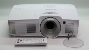 Características y selección del proyector Acer