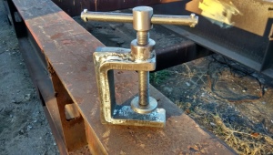 How to make a metal clamp with your own hands?