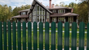 How to make a picket fence with your own hands?