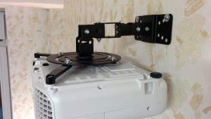 How to choose a projector bracket?
