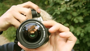 What does lens aperture mean and what is it for?