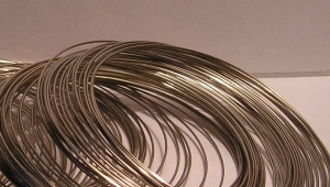What is tungsten wire and where is it used?