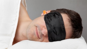 Kan du sove med ørepropper og hvorfor er der restriktioner?