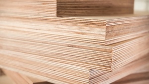 Resumen de tipos y grados de madera contrachapada.