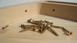 Varieties and use of wood screws