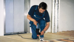 Tehnologie pentru așezarea placajului pe podea de beton