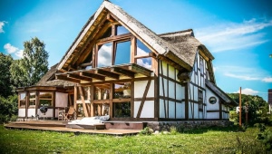 All about one-story half-timbered houses