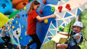 Features of children's climbing walls