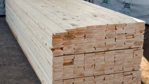 Combien pèse un cube de planche de pin ?