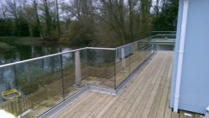 What are glass railings and how to install them?