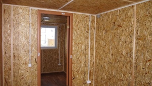 Wall cladding with OSB-plates indoors