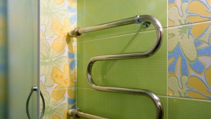 Why doesn't the heated towel rail heat up and how to start it?