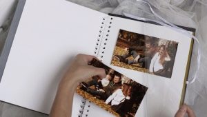 Photo albums with magnetic sheets