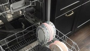 Why won't my Bosch dishwasher drain and what should I do?