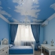 Blaue Tapete im Schlafzimmer