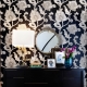 Black and white wallpaper in the interior
