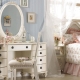 How to decorate a room with a white dressing table?