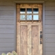 Elegir puertas de entrada para una casa de campo.