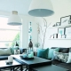Hoe versier je een woonkamer in turquoise kleuren?