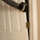 How to remove the door from the hinges correctly?
