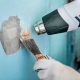 Hvordan fjerner man gammel maling fra vægge?