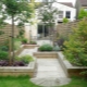 Features of landscape design of a narrow area