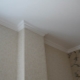 How to glue skirting boards to the ceiling?