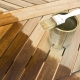 如何在家中去除木质表面的清漆？