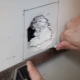 Wie repariert man ein Loch in einer Trockenbauwand an einer Wand?