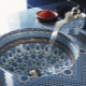 Faience sinks: features of choice