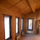 Cum să acoperiți o casă din lemn cu clapetă din interior?