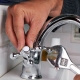 Come riparare un rubinetto del bagno che gocciola: caratteristiche di vari design