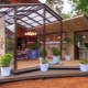 Wie einfach und schön ist es, einen Pavillon am Haus zu befestigen?