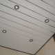 塑料面板的天花板：优点和缺点