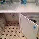Kasten voor een wasmachine in de badkamer: variëteiten en plaatsingstips