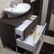 Een gootsteen met een kast in een badkamer installeren: hoe doe je dat goed?