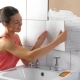 ¿Cómo pegar los azulejos del baño si se caen?