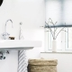Rieten wasmanden - een belangrijk detail in het badkamerinterieur
