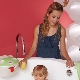 Chaises pour baigner le bébé dans la salle de bain: types et nuances de choix