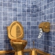 Goldtoiletten: luxuriöse Badezimmerdekoration
