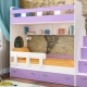 Etagenbetten mit Seitenteilen: verschiedene Formen und Designs für Kinder