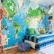 Fototapete mit einer Weltkarte im Inneren des Kinderzimmers