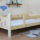 Wählen Sie ein Babybett aus Holz