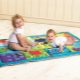 Scegliere un tappeto per bambini con giocattoli
