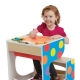 Elegir una mesa y una silla para un niño en edad preescolar.