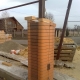 Comment faire des piliers de brique correctement?