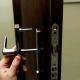 Udskiftning af låsen på hoveddøren - trin for trin instruktioner til forskellige typer mekanismer