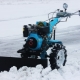 Schneefräse für handgeführte Traktoren: Funktionen, Anwendung und beliebte Modelle