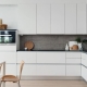 Bucătărie albă în design interior